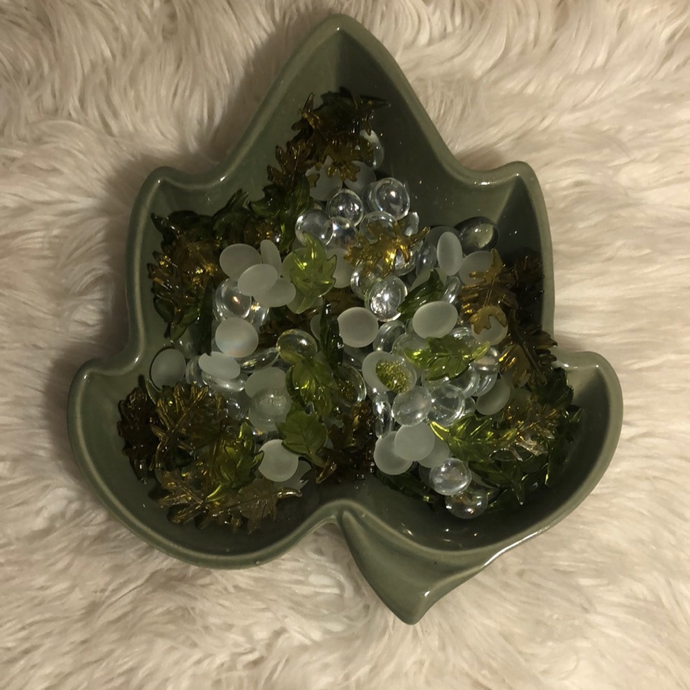LEAF SHAPED STONEWARE W/MATCHING FALL GLASS STONES
